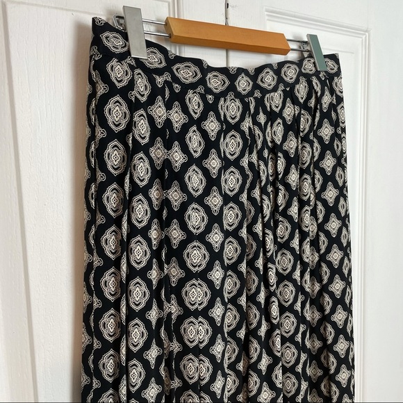 Button Down 90s Maxi Skirt - Picture 9 of 16